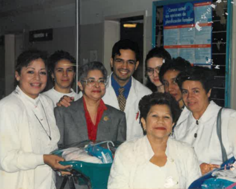 entrega de canastillas en la fundación caracas